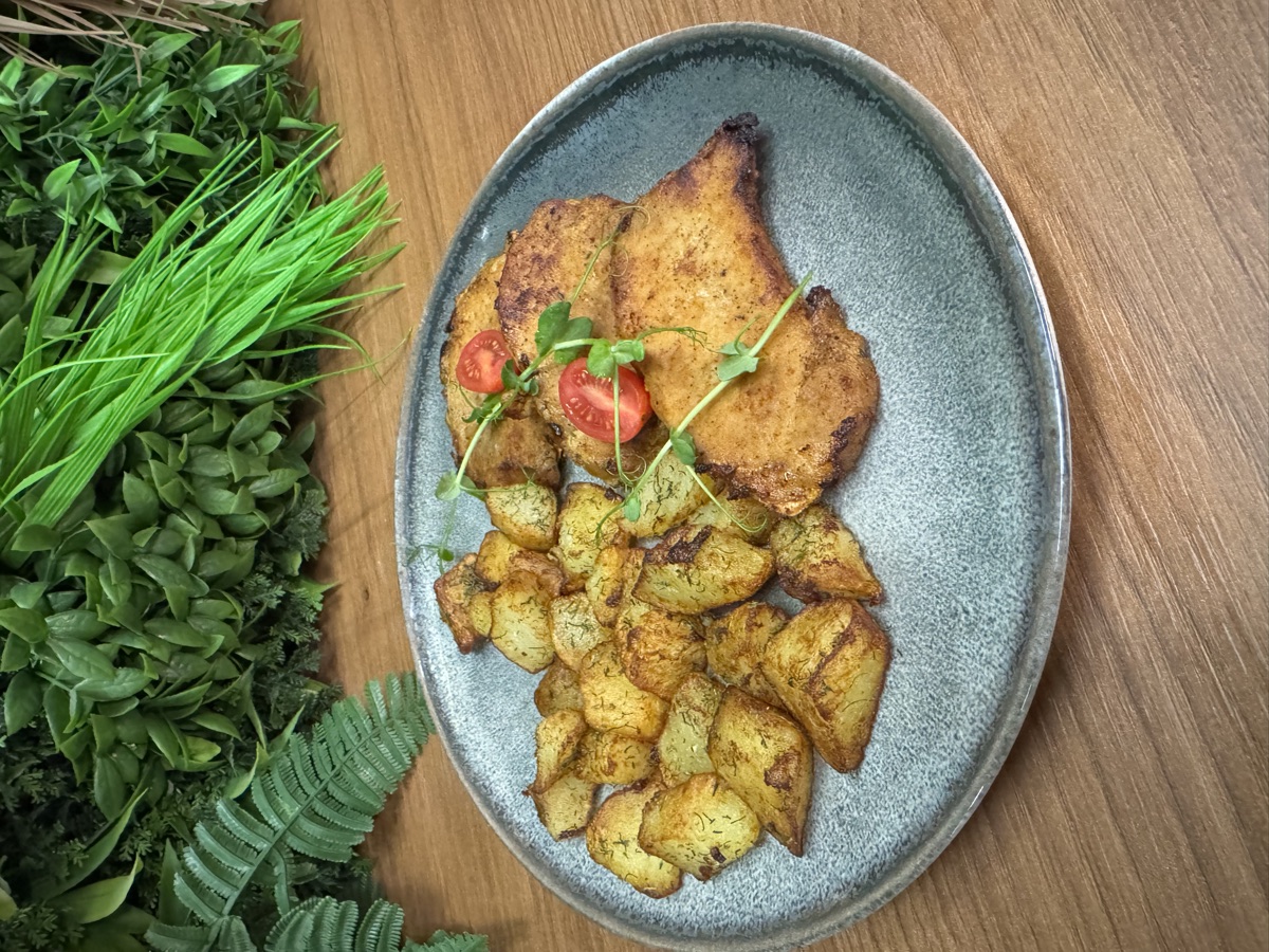 Пилешка пържола с домашни картофи